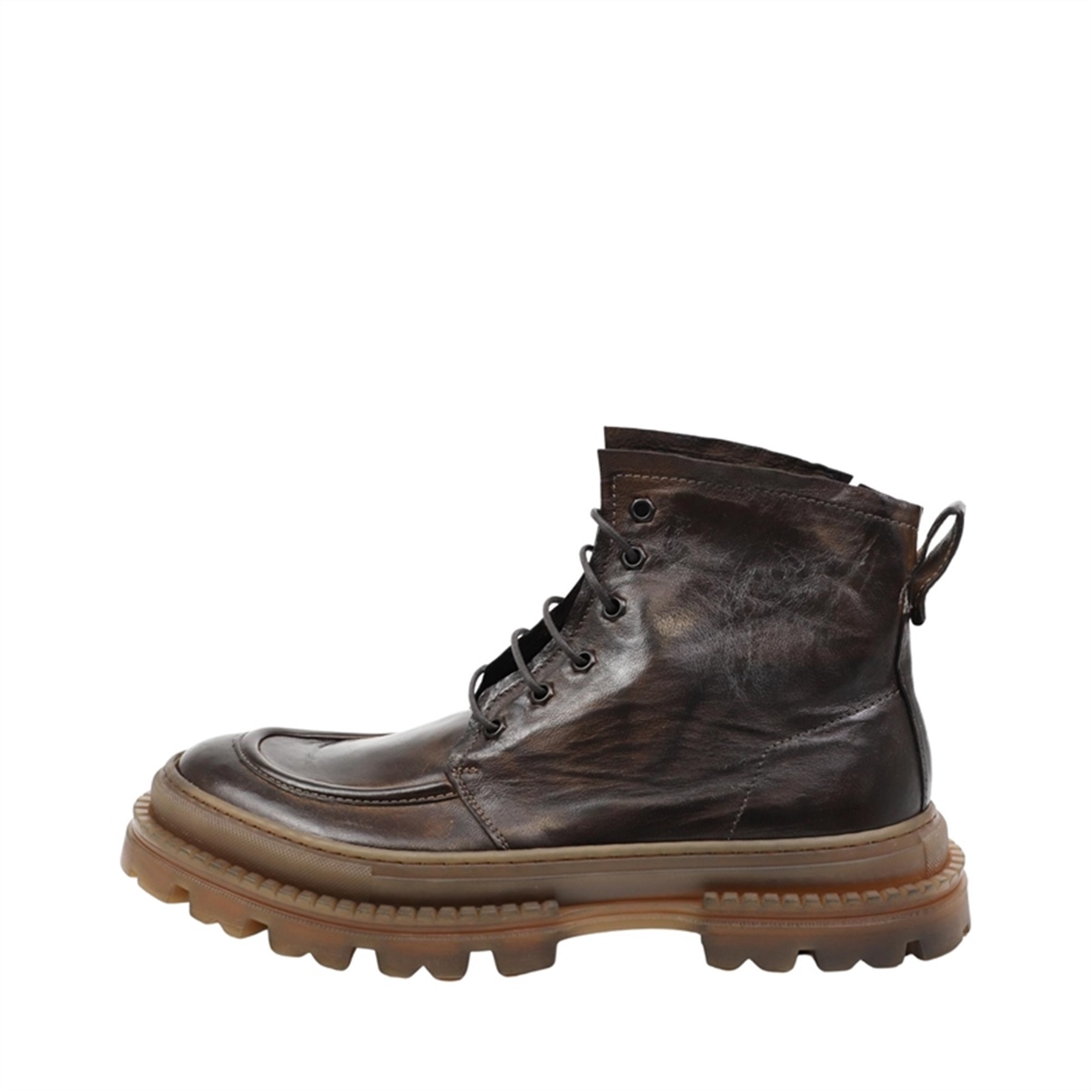 scarpe invernali da uomo realizzate in pelle marrone. 3023358 Stock Photo  su Vecteezy